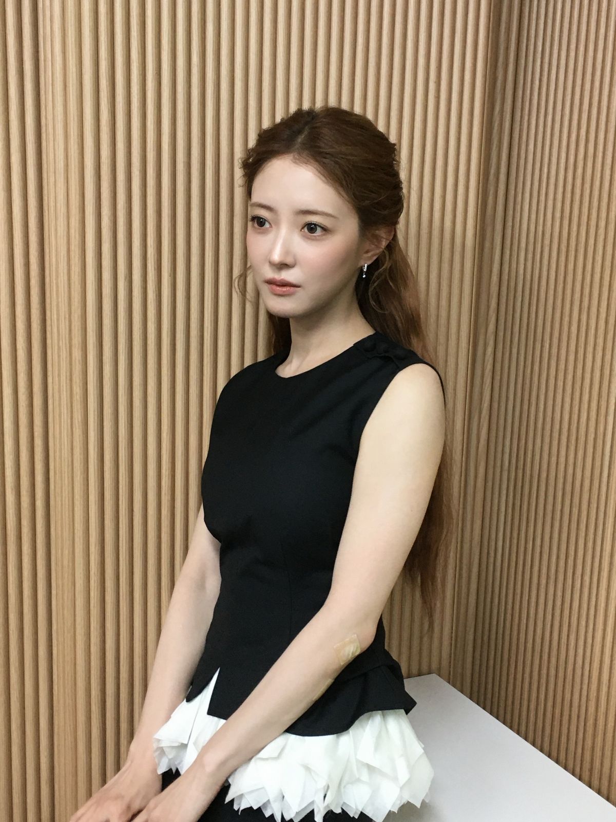 색조는 최대한 덜어내고 피부 본연의 맑은 느낌을 살린 이세영ㅣ인스타그램 @seyoung_10