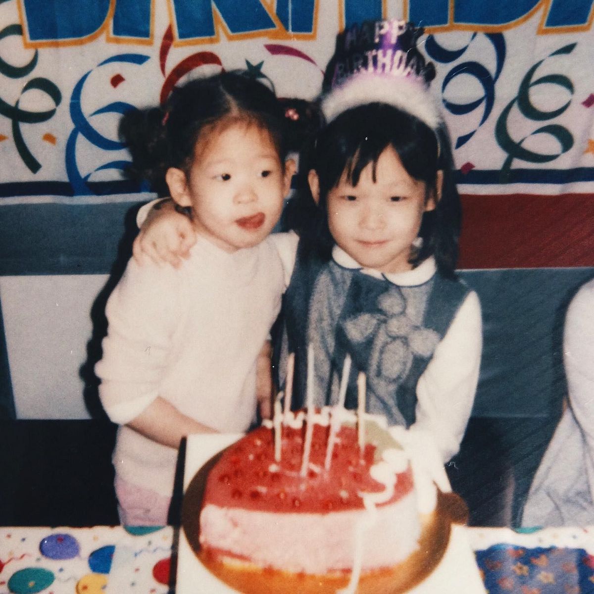애니와 테일러의 어린 시절 사ㅣ인스타그램 @anniesymoon