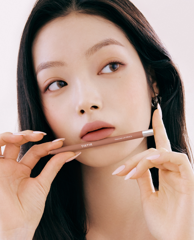 입술 음영과 오버립을 완성도 있게 만들어주는 립 펜슬. 사진/티르티르 
