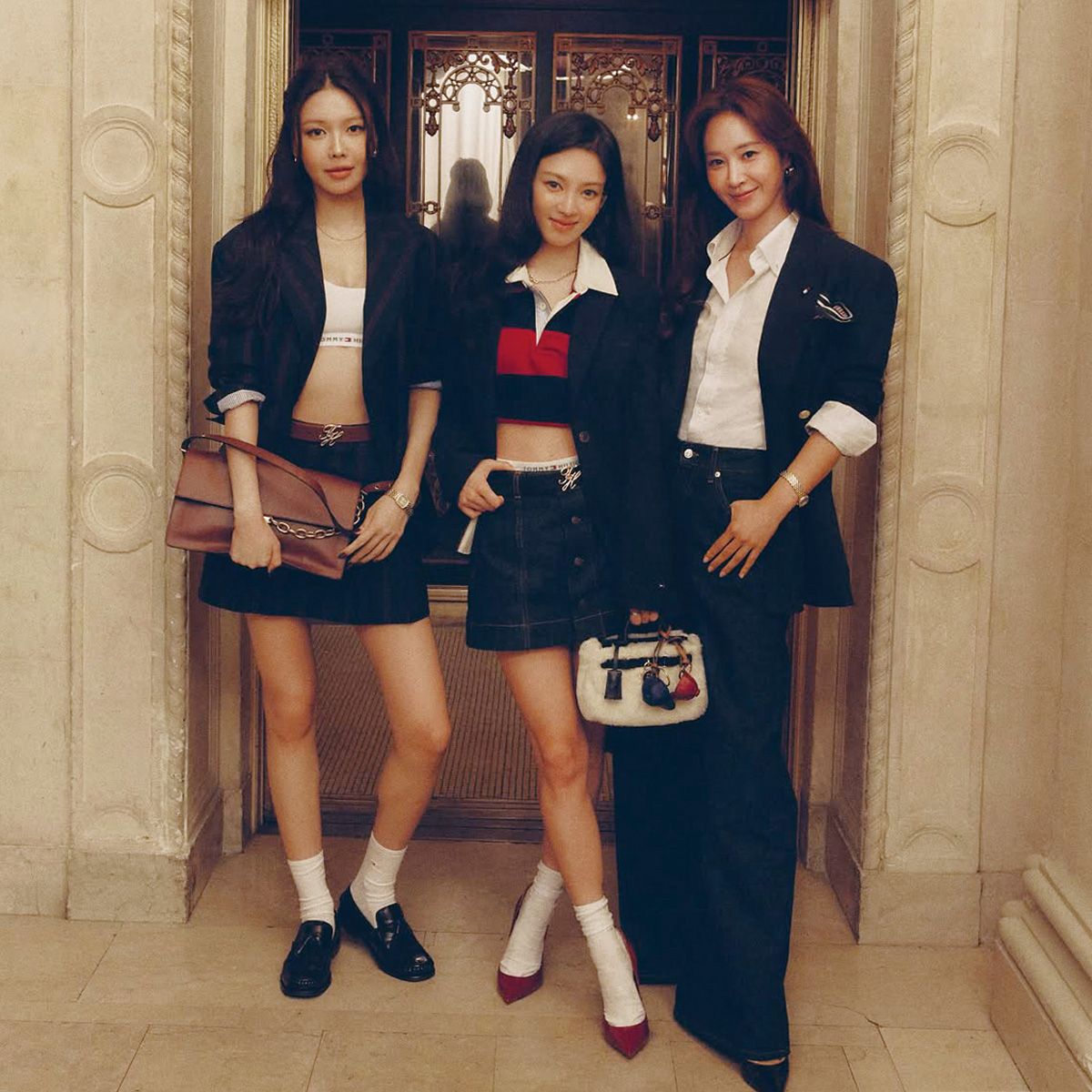 뉴욕까지 진출한 신인 걸 그룹 효리수 in Tommy Hilfiger.