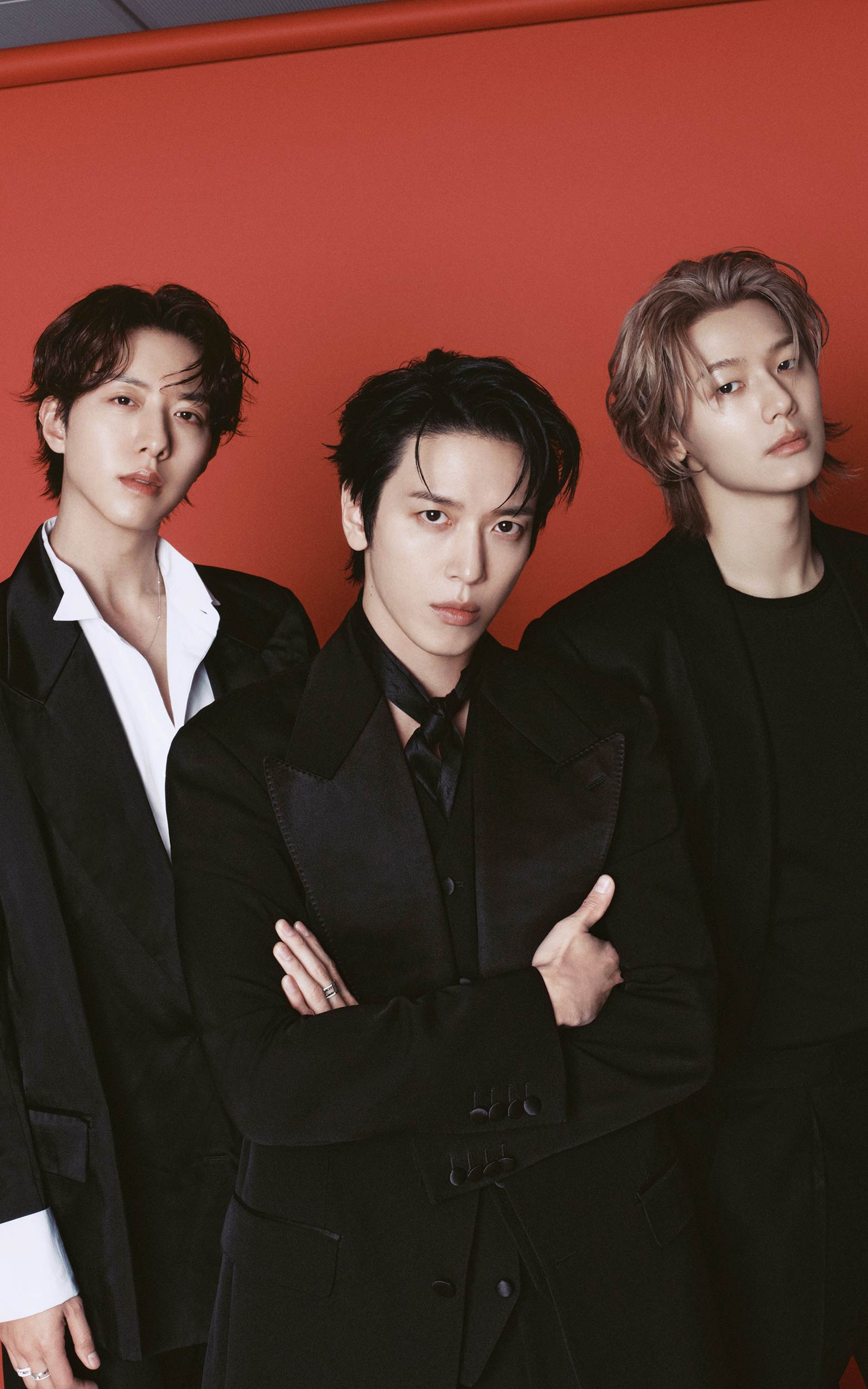 2026년 첫 코스모폴리탄 샤인의 주인공, 씨엔블루 커버 공개!