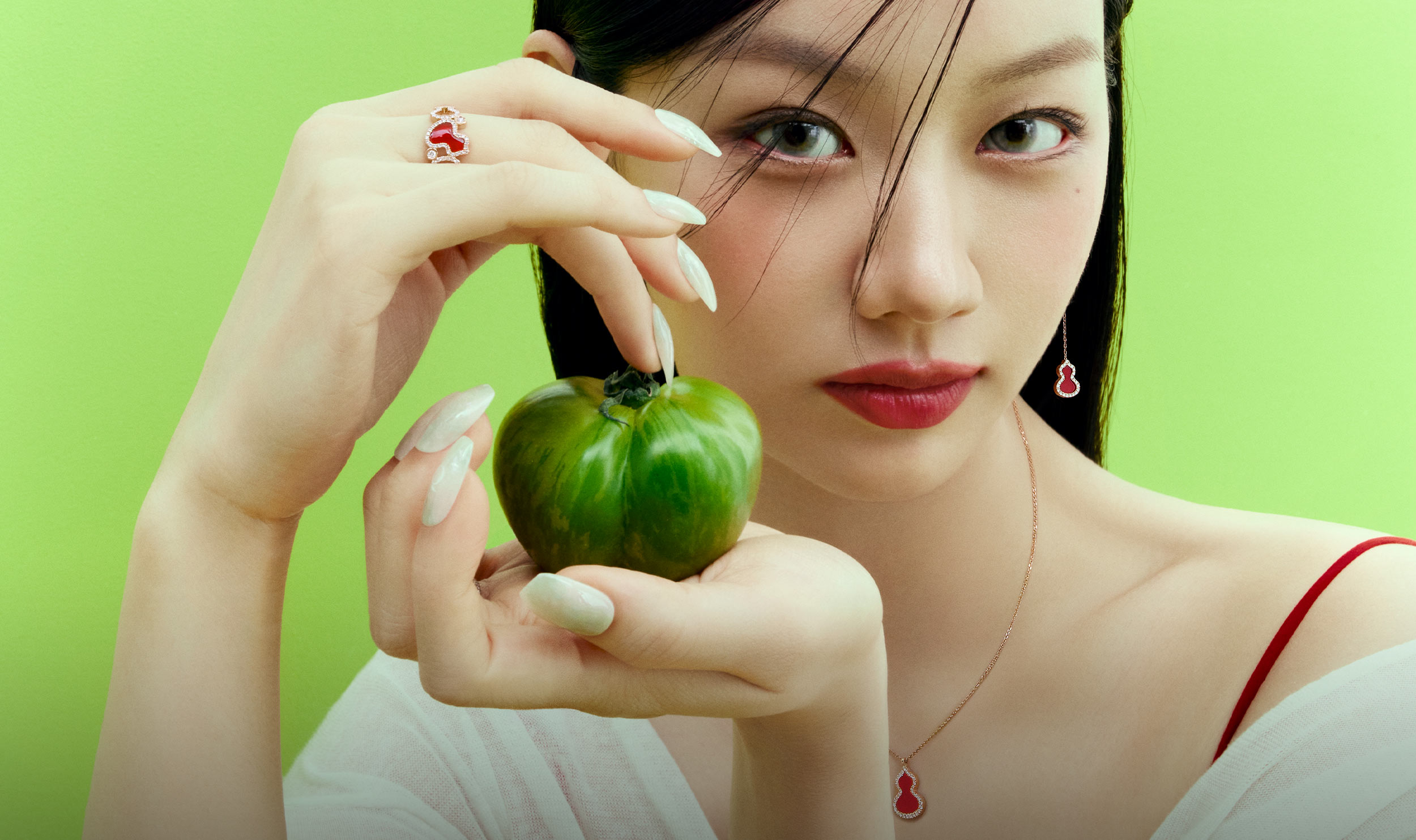 여름을 담은 혜리의 코스모폴리탄 7월호 커버