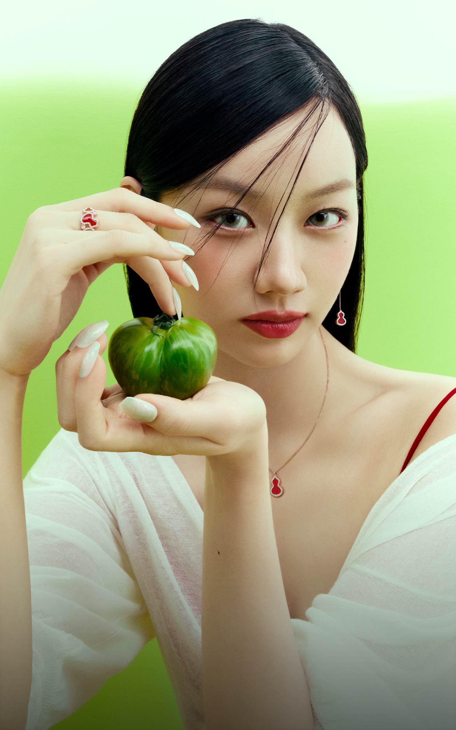 여름을 담은 혜리의 코스모폴리탄 7월호 커버