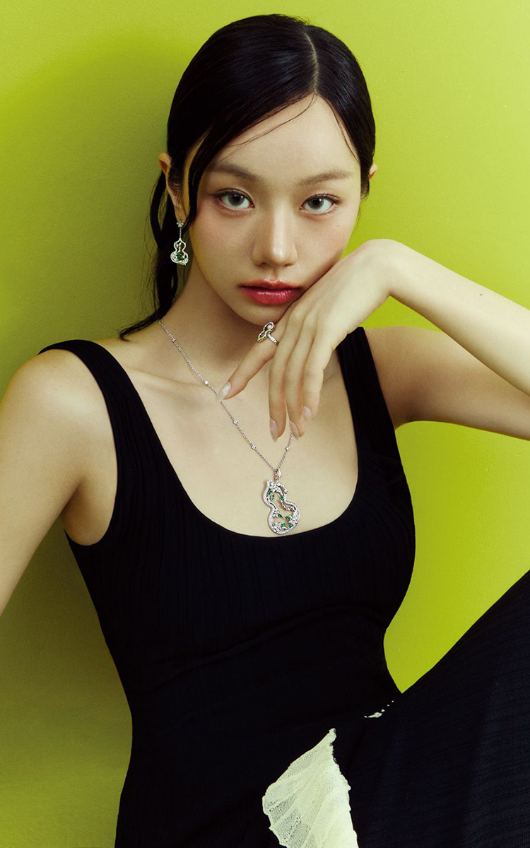 혜리가 알려주는 여름 주얼리 코디 팁과 인터뷰 모두 보기