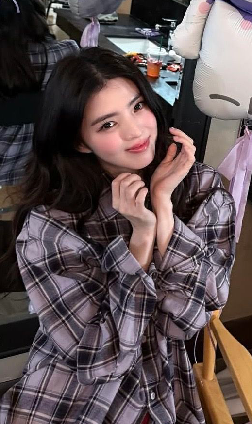 김고은부터 한소희까지, 체크셔츠를 아우터처럼 입는 법