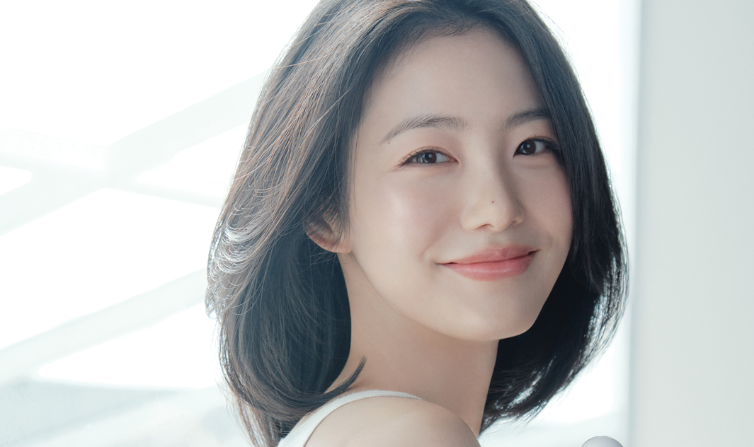 코스모폴리탄 뷰티 어워즈, 커버를 장식한 신예은의 피부 비결
