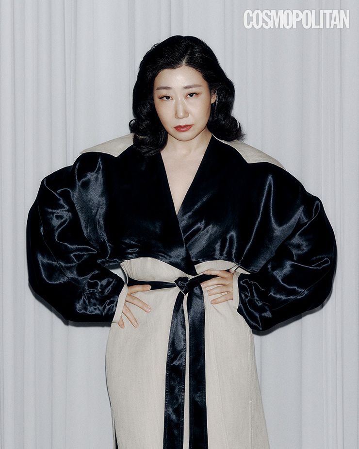  트렌치코트 페라가모. 이어 커프 스타일리스트 소장품.