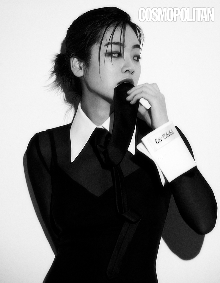 튤 드레스 4백45만원, 브라톱 가격미정, 넥타이 33만원 모두 돌체앤가바나.