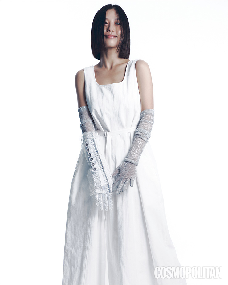 드레스 가격미정 알테. 메탈릭 글로브 가격미정 리리. 레이어드한 레이스 장식 글로브 가격미정 벨앤누보.