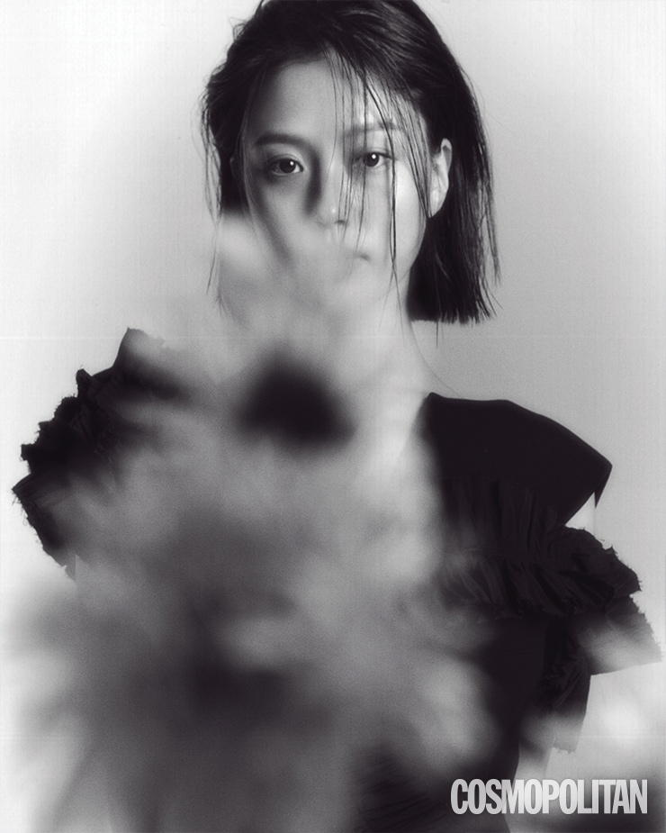 러플 장식 톱 1백90만원대 마티체브스키 by 아데쿠베.