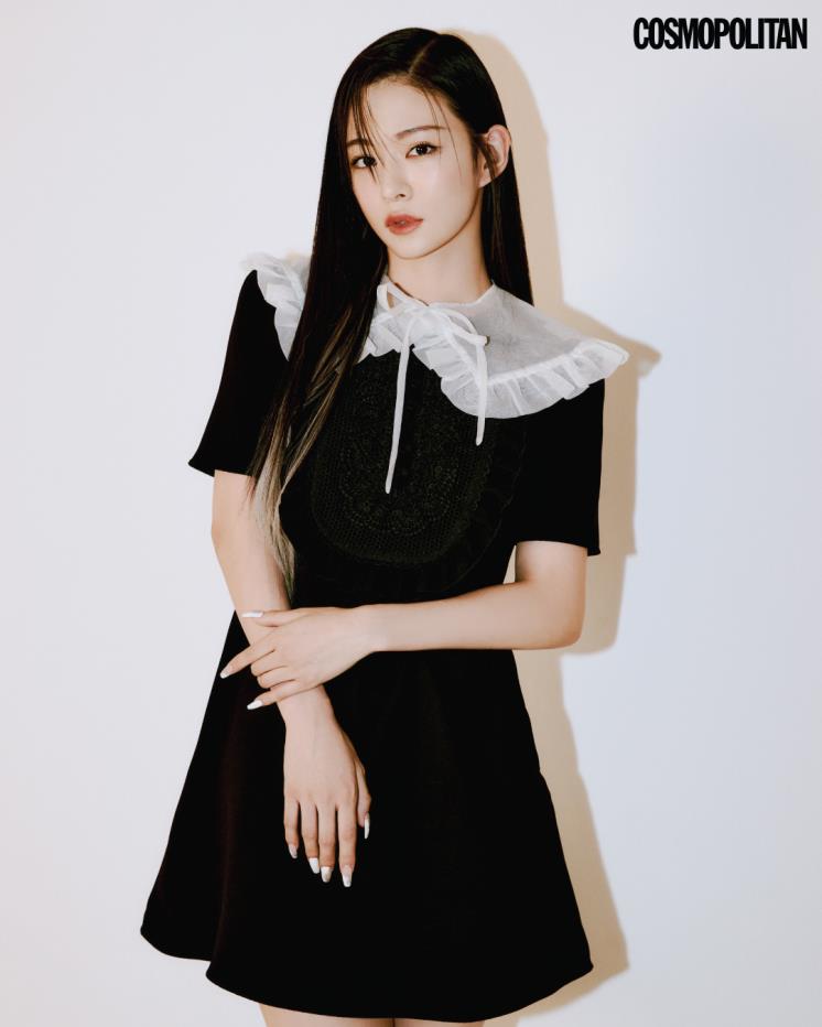  원피스 68만8천원 셀프포트레이트. 러플 39만원 듀이듀이.