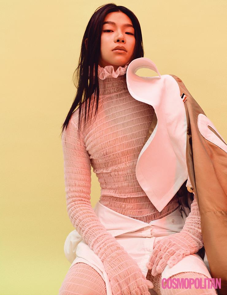 코트, 셔츠, 보디슈트 모두 가격미정 톰브라운.