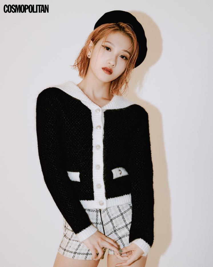 카디건 가격미정 마쥬. 쇼츠 9만8천원 홀리넘버세븐. 베렛 3만5천원 캡텐.