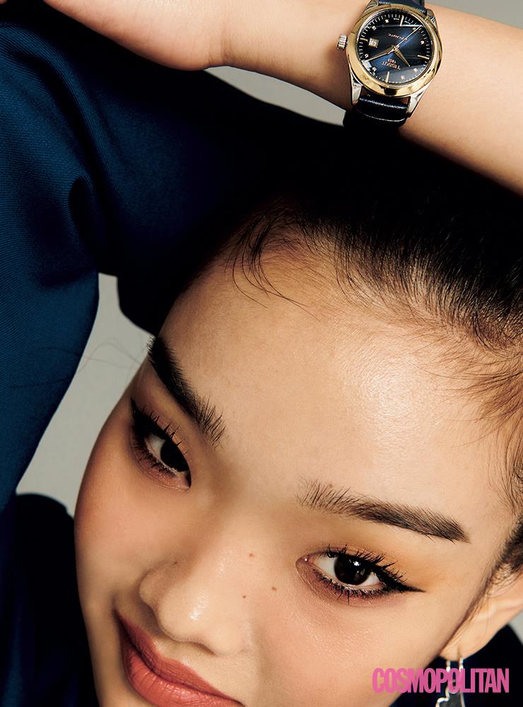 재킷 가격미정 포츠 1961. 귀고리 13만8천원 페페쥬. T-마이 레이디 18K 골드 오토매틱 워치 1백82만원 티쏘. 