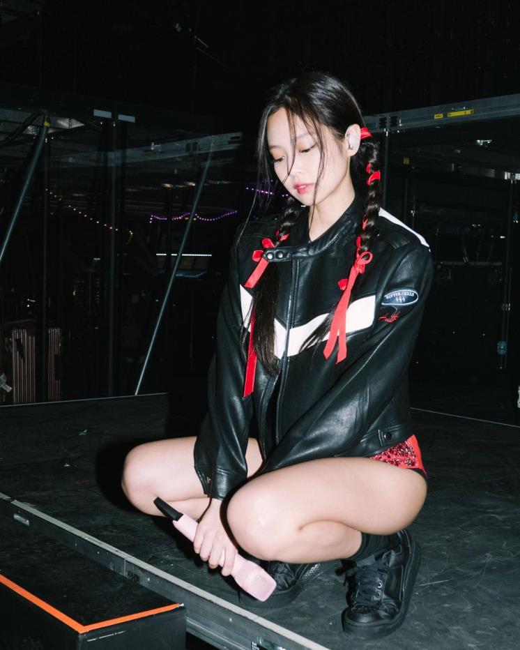 @jennierubyjane 