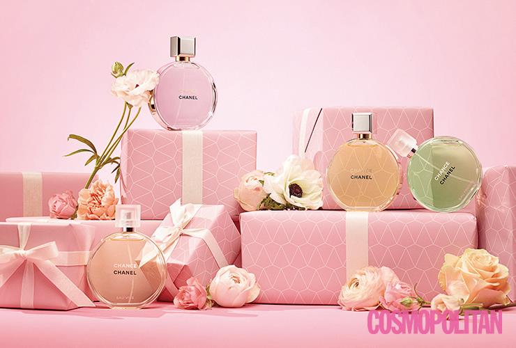 (왼쪽부터)샹스 오 비브 100ml 19만3천원 뿌리는 순간 싱그러운 시트러스 그레이프프루츠의 에너지가 휘몰아치듯 온몸을 감싸며 존재감 넘치는 활력을 불어넣어준다. 샹스 오 땅드르 오 드 빠르펭 100ml 24만2천원 거부할 수 없는 플로랄 첫 향을 시작으로 부드러운 로즈 에센스 향이 매력적인 머스키한 노트와 재스민이 만나 조화를 이룬다. 샹스 오 드 빠르펭 100ml 24만2천원 코끝을 자극하는 생기 넘치는 플로럴 향이 시간이 지날수록 퍼지는 화이트 머스크와 조화를 이루며 신비롭고 우아한 매력을 자아낸다. 샹스 오 후레쉬 100ml 19만3천원 톡 쏘는 상큼한 시트러스 노트와 화이트 머스크가 만나 따뜻한 봄날의 햇살처럼 환하고 싱그러운 생기를 더해준다.
