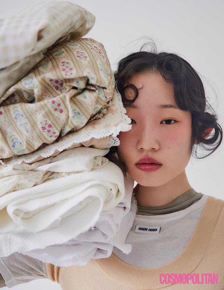 베스트, 티셔츠, 이너 톱 모두 가격미정 미우미우.