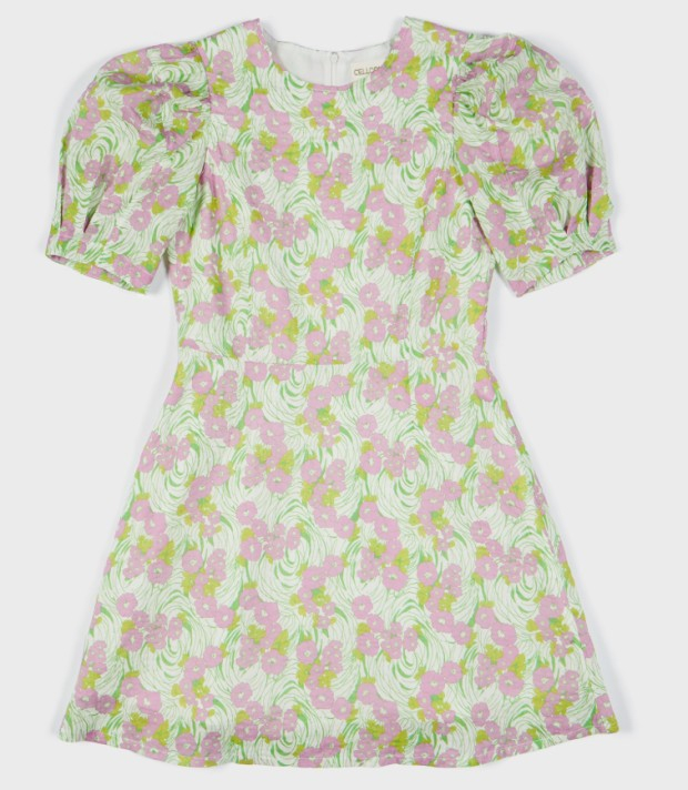 윤승아의 원피스는 셀로판. 16만3천원. 