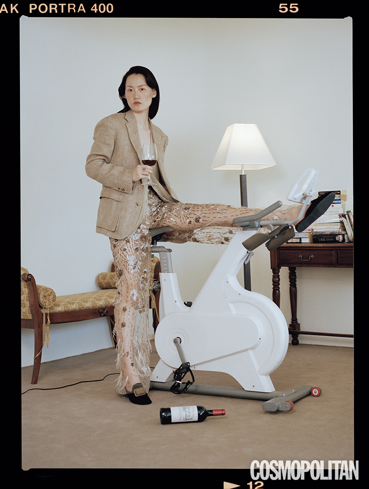 테일러드 재킷 3백70만원, 카디건 2백50만원, 오간자 팬츠 가격미정 모두 랄프 로렌 컬렉션. 이어 클립 1백만원대 펜디. 벨벳 슬리퍼 가격미정 미우미우.