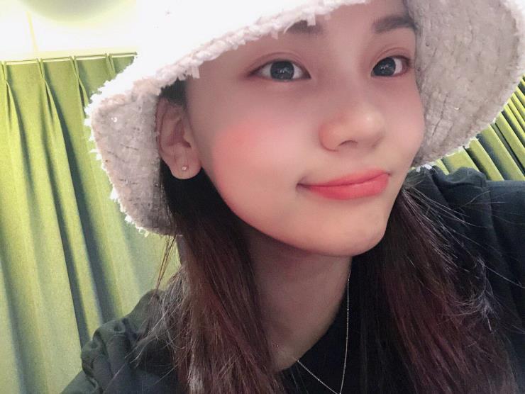 여자친구 엄지