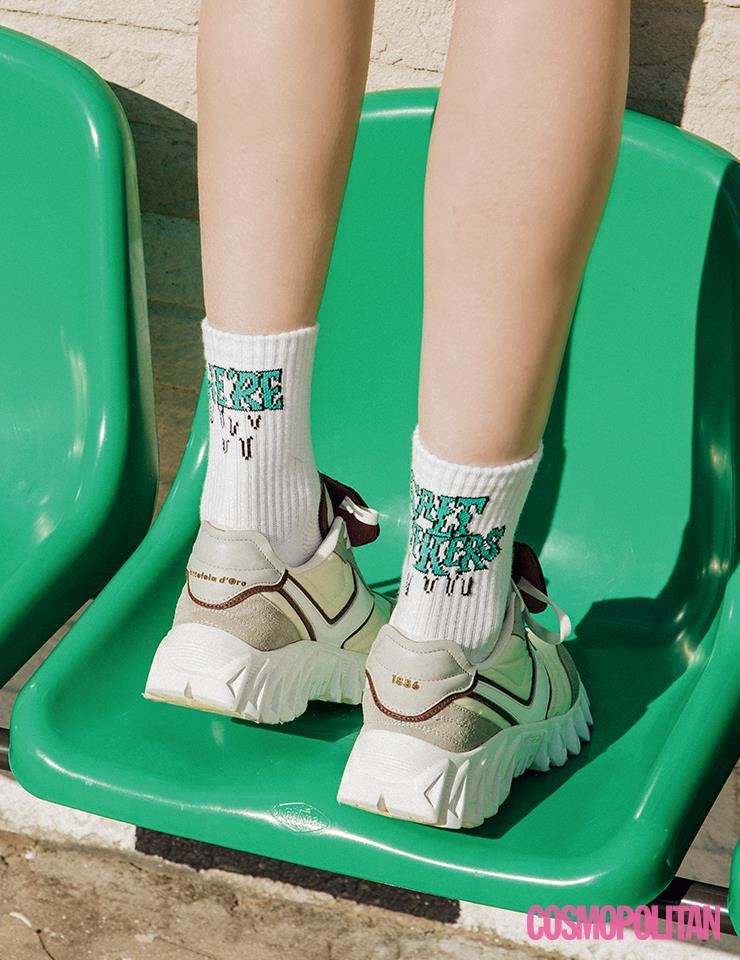 운동하며 땀 흘리는 이들을 칭하는 ‘salt makers’ 로고를 새겼다. 오드삭스 솔트 메이커스 1만2천원.